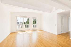 HEGERICH: Stilvolle 2,5-Zimmer-Dachgeschosswohnung mit Galeriepotenzial in München-Waldtrudering!
