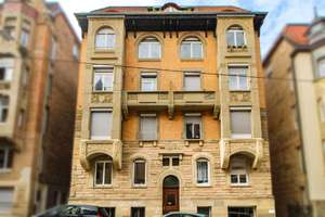 Stilvolle Altbau-Dachgeschosswohnung mit Kamin, Sauna & Stellplatz in zentraler Lage von Stuttgart