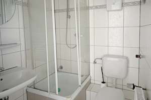 Helle, zentral gelegene 2-Zimmer-Dachgeschoss-Wohnung – Carnaper Str. 113, 42283 Barmen, Wuppertal – Vorschaubild 4