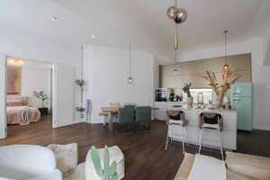High-End! Stilvoll und Bezugsfrei: 3-Zi.-Etagenwohnung mit Balkon in urbaner Kiezlage – Berlin – Vorschaubild 4