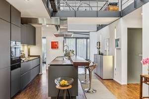 Modernes Luxus-Loft mit beeindruckender Raumhöhe – Die vollständige Adresse der Immobilie erhältst du vom Anbieter., 45136 Bergerhausen, Essen – Vorschaubild 4