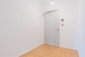 Für Ihre Familie! 3 Zimmer Wohnung mit EBK sowie Balkon und Erker – Schlossallee 9a, 13156 Berlin – Vorschaubild 4