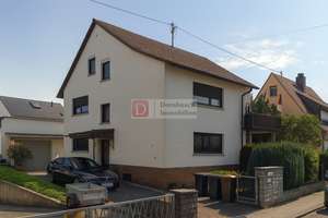 Top!! Mehrfamilienhaus 3 Wohneinheiten, 2 Garagen & wohnähnlichem Gartenhaus – Die vollständige Adresse der Immobilie erhältst du vom Anbieter., 60437 Harheim, Frankfurt am Main – Vorschaubild 1