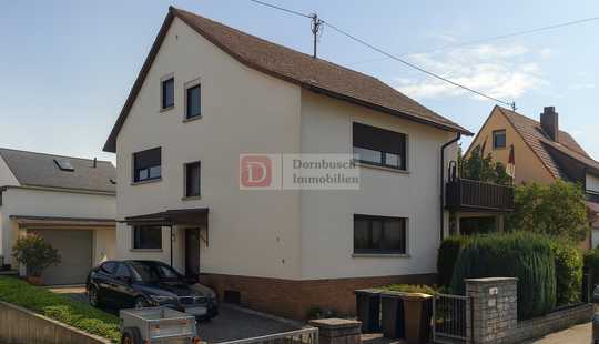 Bild von Top!! Mehrfamilienhaus 3 Wohneinheiten, 2 Garagen & wohnähnlichem Gartenhaus