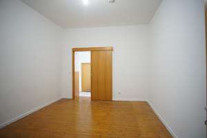Anbau, eigene Terrasse, wie Bungalow! Wohnbereich gefliest, alles frisch weiß! – 46049 Lirich-Nord, Oberhausen – Vorschaubild 5