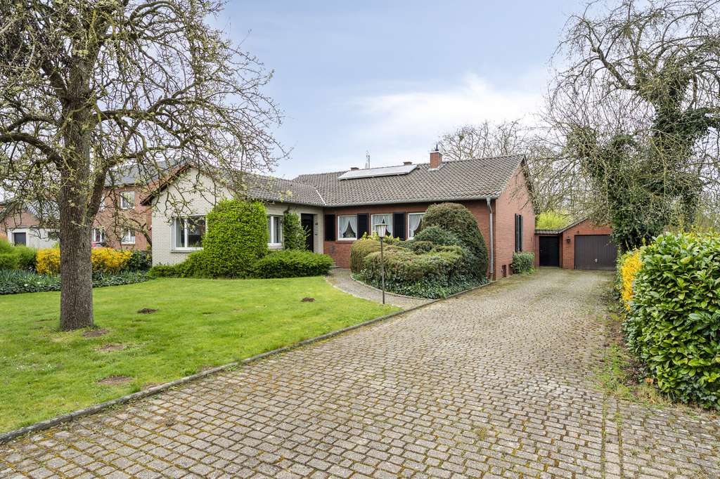 Immobilie in Waldfeucht - Wohnen auf einer Ebene mit Gartenidylle und viel Ruhe in Waldfeucht! - Bild 1