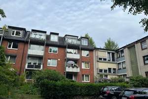 Exklusive 2-Zimmer-Dachgeschosswohnung mit Balkon und Einbauküche in Wandsbek, Hamburg