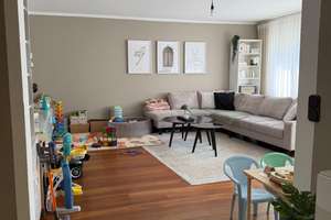 3-Zimmer-Wohnung mit hochwertigem Bad, Parkett, Garage, Einbauküche in Essen-Huttrop