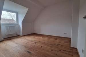 LEERSTEHENDE KERNSANIERTE 2 ZKB DG-WOHNUNG, NOBILIA-EBK UND KELLER IN RUHIGER LAGE OHNE PROVISION – Zorndorfstraße 17, 50737 Weidenpesch, Köln – Vorschaubild 9