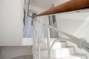 Nach umfassender Sanierung – Exklusive Dachgeschosswohnung mit großer Terrasse in begehrter Lage – Die vollständige Adresse der Immobilie erhältst du vom Anbieter., 65183 Mitte, Wiesbaden – Vorschaubild 3