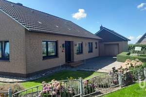 Traumhaus mit Weitblick – direkt einziehen und genießen – Die vollständige Adresse der Immobilie erhältst du vom Anbieter., 26831 Bunde – Vorschaubild 2