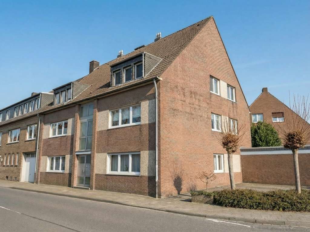 Immobilie in Tönisvorst - Attraktives Mehrfamilienhaus mit Entwicklungspotenzial in St. Tönis - Bild 0