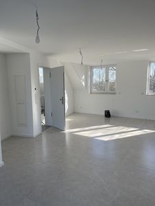 Erstbezug: Moderne Uni- & Henkel-nahe 2-Zi-Wohnung im 4. OG in Düsseldorf-Wersten