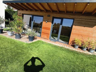 hochwertiges Zweifamilienhaus mit 3 Garagen und Wellneshaus