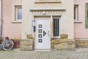 Charmantes Altbauensemble mit 11 Wohneinheiten in gefragter Südstadtlage – Die vollständige Adresse der Immobilie erhältst du vom Anbieter., 76137 Südstadt, Karlsruhe – Vorschaubild 2