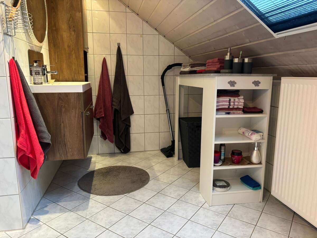 Immobilie in Winzer - Markt Winzer: Mod. Einfamilienhaus m. beheiztem Wintergarten u. kleinem Grundstück in ruhiger Lage! - Bild 3