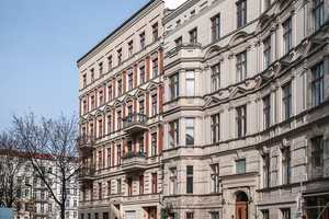 Ruhig gelegene Wohnung mit großem Balkon in TOP-Lage Prenzlauer Berg, bezugsfrei! – Saarbrücker Str. 7, 10405 Berlin – Vorschaubild 1