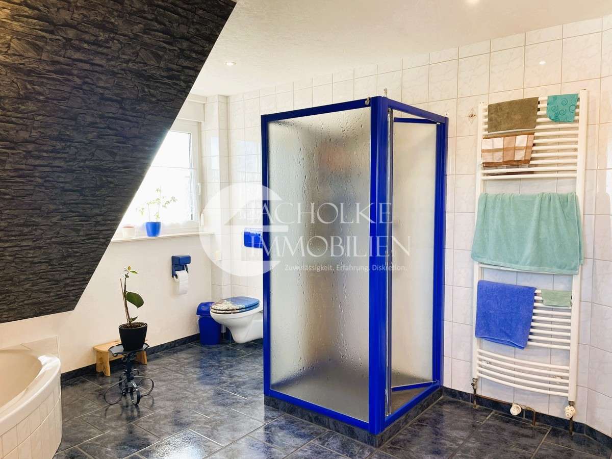 Immobilie in Dedelstorf - Wohnen mit Stil und Charme: Großzügiges Einfamilienhaus mit Pool-Traumgrundstück in Dedelstorf - Bild 2