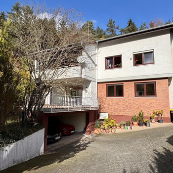 KL-Hohenecken - Gepflegtes Mehrfamilienhaus mit Doppelgarage in ruhiger Waldrandlage
