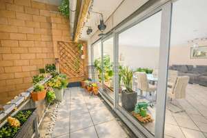 Moderne Wohnung mit großem Balkon & Wohlfühlcharakter