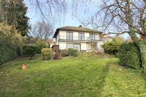 SINGLE FAMILY HOUSE! with 1595 m² plot, 6-room, 5-bed, 3.5-bath and outdoor sauna! *18 min to Clay* – Die vollständige Adresse der Immobilie erhältst du vom Anbieter., 65388 Schlangenbad – Vorschaubild 1
