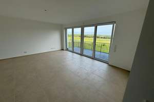 Hochwertige Neubauwohnung mit Balkon