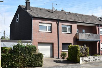 Doppelhaushälfte mit Anbau