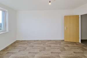 2-Zimmer-Wohnung mit Weitblick! Bequem in die 11. Etage - wir renovieren! – Albert-Wolf-Platz 2, 1239 Prohlis-Süd, Dresden – Vorschaubild 3