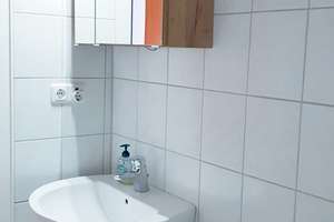 Voll Möblierte Wohnung 2 1/2 Zimmer In Duisburg zu Vermieten – Die vollständige Adresse der Immobilie erhältst du vom Anbieter., 47119 Laar, Duisburg – Vorschaubild 13