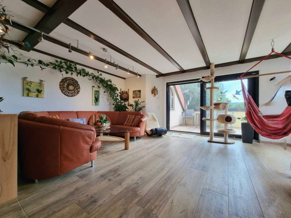 Immobilie in Litzendorf - Liebevoll modernisiertes Wohnhaus 
mit großzügiger Architektur und Panoramablick  - Bild 1