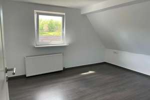 Charmantes Einfamilienhaus mit Einliegerwohnung, großer Garage und Garten – Die vollständige Adresse der Immobilie erhältst du vom Anbieter., 42859 Blumental, Remscheid – Vorschaubild 5