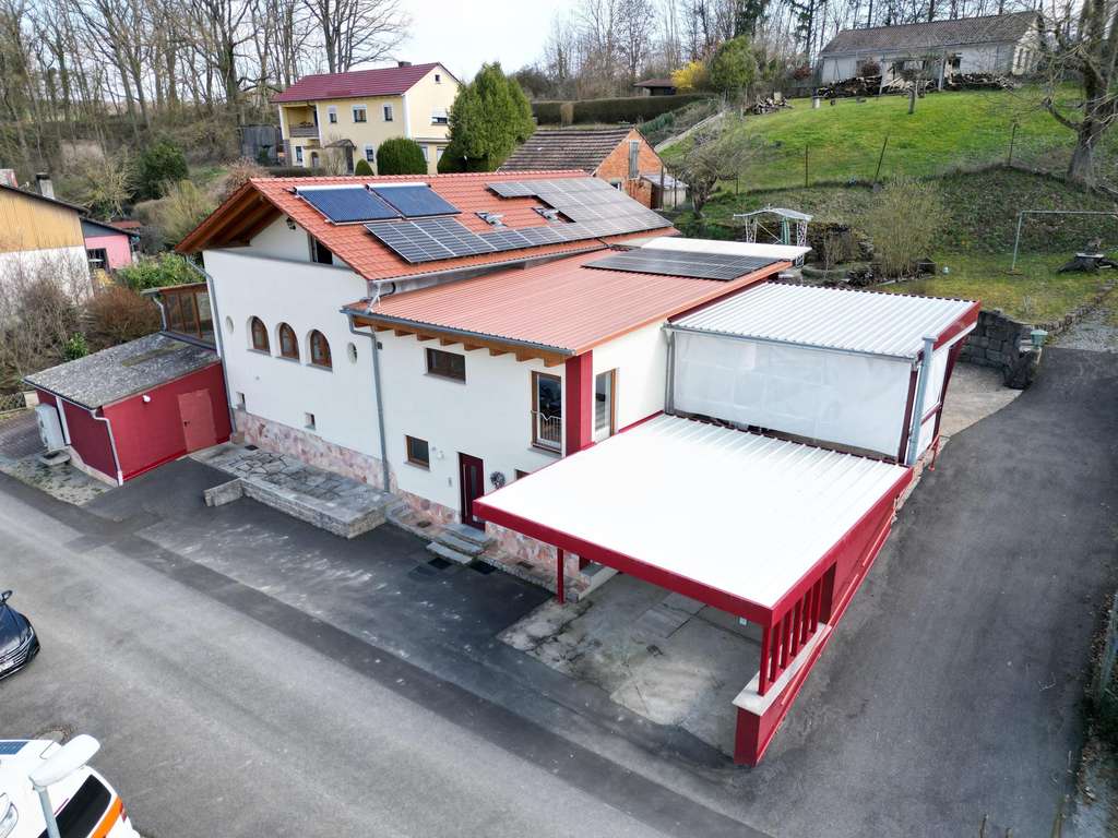 Immobilie in Kirchheim - Stilvoll kernsaniertes Anwesen mit Gästehaus, großem Grundstück und traumhafter Aussicht - Bild 1