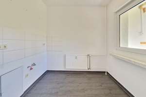 Das große 1 x 1! Große 1-Zimmer-Wohnung im 1. OG - für Dich! – Herzogswalder Straße 8, 1169 Gorbitz-Ost, Dresden – Vorschaubild 3
