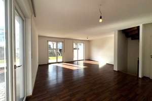 PET FRIENDLY 2011 DUPLEX HOUSE! 
approx. 166 m², 4.5-Room, 3.5-Bed, 2.25-Bath, Garage and Parking – Die vollständige Adresse der Immobilie erhältst du vom Anbieter., 65205 Erbenheim, Wiesbaden – Vorschaubild 2