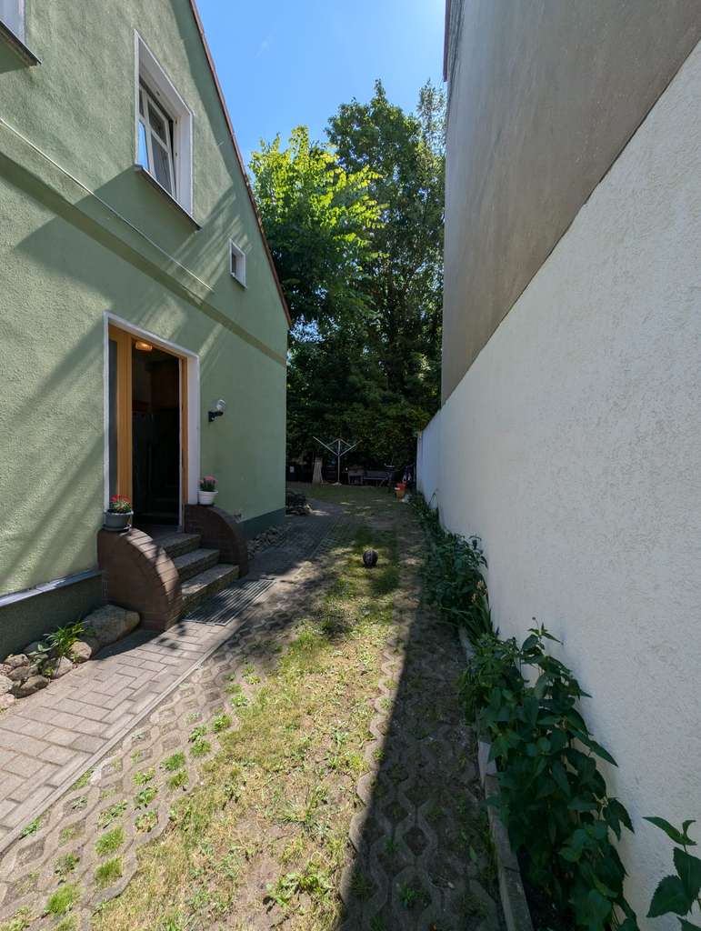 Immobilie in Fürstenwalde/Spree - Zweifamilienhaus in Fürstenwalde/Spree – Attraktives Investment mit Entwicklungspotenzial - Bild 2