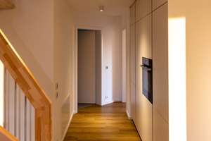 Zweitbezug: Lichtdurchflutete Dachgeschosswohnung mit Galerie, EBK und Cabrio-Fenstern in Großhadern – Waldklausenweg 14a, 81377 Großhadern, München – Vorschaubild 4