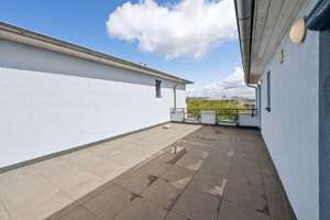 Drei Zimmer. Drei Außenbereiche. Ganz oben. - Besonderes Wohnen am Riedberg - sofort verfügbar – 60438 Kalbach-Riedberg, Frankfurt am Main – Vorschaubild 12