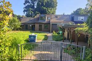 Wohnen mit Charakter: Großzügiges Haus in Hamburg Schenefeld 