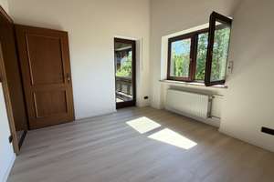 Großzügiges, teilmöbliertes Einfamilienhaus mit viel Holz, Sauna und kleinem Garten – Kinaderweg X, 85551 Kirchheim bei München – Vorschaubild 8