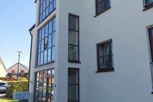 Attraktive 2,5-Zimmer-Dachgeschosswohnung Loggia plus Balkon, TG-Stellplatz, frei, ohne Provision – Zum Schmiedeberg 4, 1156 Gompitz, Dresden – Vorschaubild 2