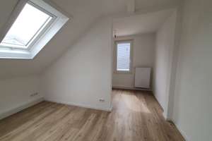 Schöne fünf Zimmer Altbauwohnung in Stuttgart, Bad Cannstatt – Die vollständige Adresse der Immobilie erhältst du vom Anbieter., 70372 Kurpark, Stuttgart – Vorschaubild 3