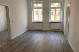Zweitbezug nach Sanierung! Großzügige 3-Zimmerwohnung mit Laminat, Balkon, Wanne und Einbauküche! – Pestalozzistraße 8, 9130 Sonnenberg, Chemnitz – Vorschaubild 2