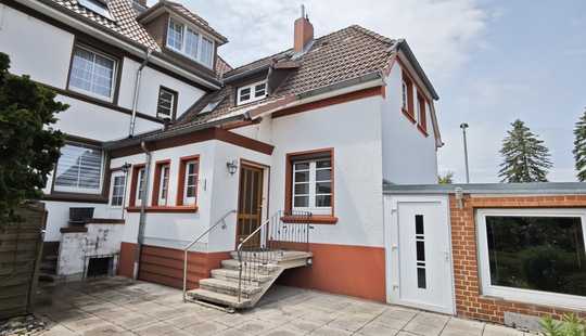 Bild von GROß-BUCHHOLZ: Kleines Einfamilienhaus mit großem Charakter (;