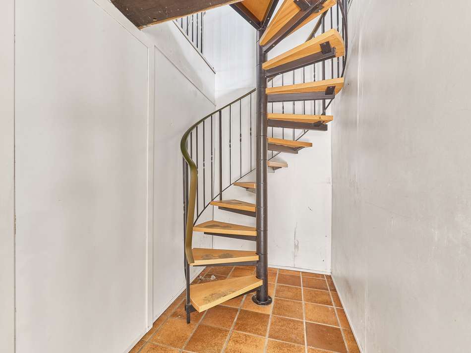 29 Treppenaufstieg Wohnfläche 