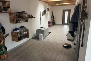 Modernes Einfamilienhaus mit Panoramafenstern, Kamin und sonnigem Garten – Die vollständige Adresse der Immobilie erhältst du vom Anbieter., 7073 Greiz – Vorschaubild 1