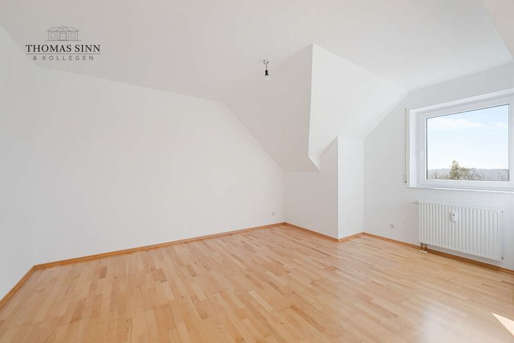 Immobilie in Löwenstein - Lichtdurchflutete 3,5-Zimmer-DG-Maisonette-Galerie-Wohnung in herrlicher Aussichtslage - Bild 4
