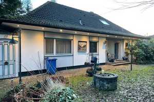 Ansprechend, modernisierter  Bungalow  auf großem eingewachsenem Grundstück mit Teich*  – Main-Kinzig-Kreis – Vorschaubild 1