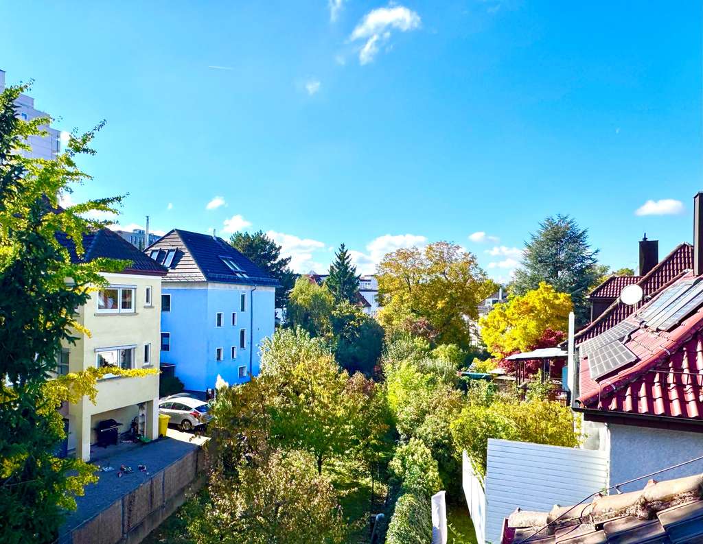 Immobilie in Waiblingen - Ihr neues Zuhause! 3 Familienhaus in guter Lage mit großem Garten, Garage und Stellplätze - Bild 1