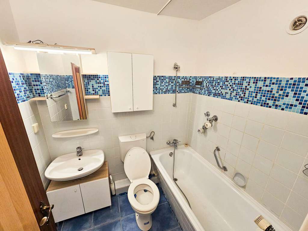 Immobilie in Bad Herrenalb - Gepflegte 2-Zimmer-Wohnung mit Loggia und Tiefgaragenstellplatz in Bad Herrenalb - Bild 3