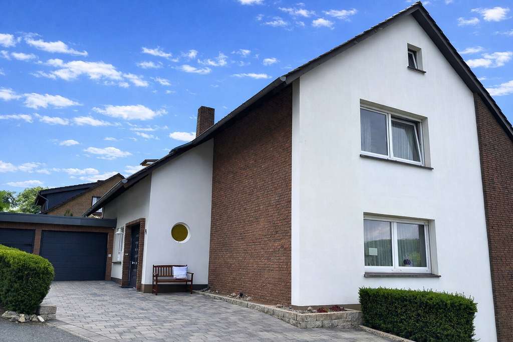 Immobilie in Bissendorf - Wunderschönes Zweifamilienhaus mit Anliegerbereich und herrlichem Blick über Bissendorf! - Bild 1